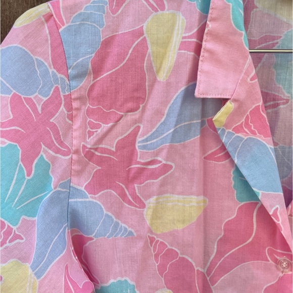 CLASSIC FASHIONS | Vintage Women’s Button Down Shirt - Picture 4 of 4